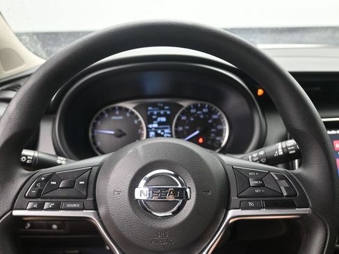 Used 2021 Nissan Kicks S FWD image 13
