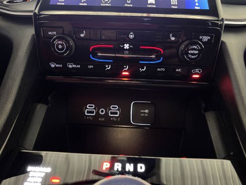 Used 2025 Jeep Grand Cherokee Limited w/ Trailer Tow Package AWD/4WD image 15