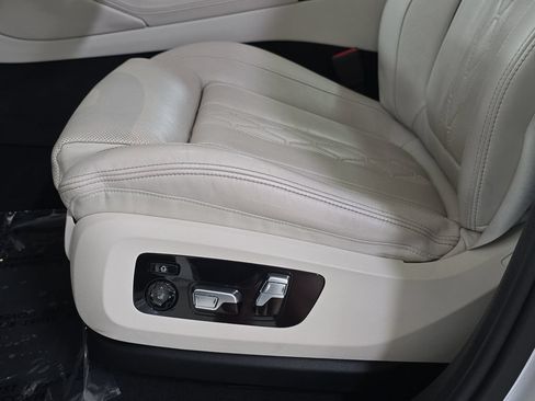 Used 2024 BMW X6 M60i w/ Dynamic Handling Package AWD/4WD image 28