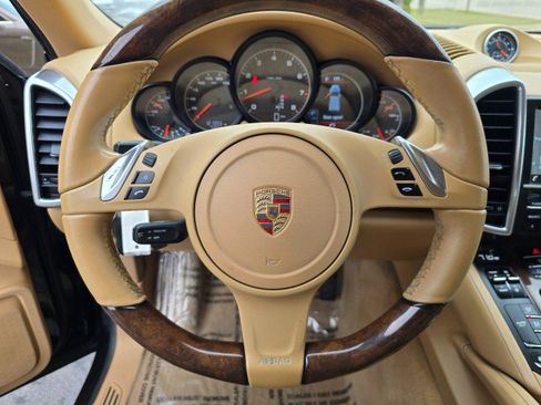 Used 2013 Porsche Cayenne image 22