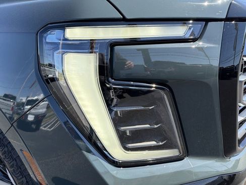 Certified 2025 GMC Yukon AT4 w/ AT4 Premium Package AWD/4WD image 10