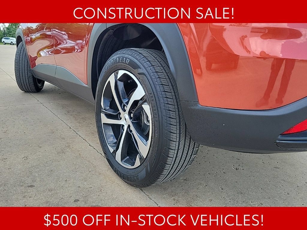 Used 2024 Chevrolet Trax RS FWD image 16