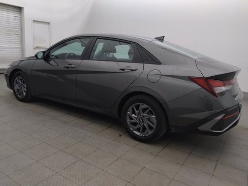 Used 2024 Hyundai Elantra SEL FWD image 3