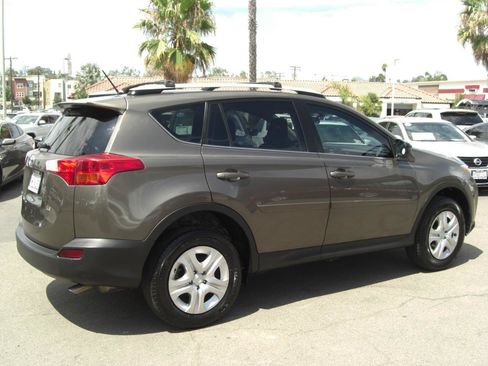 Used 2015 Toyota RAV4 LE FWD image 17