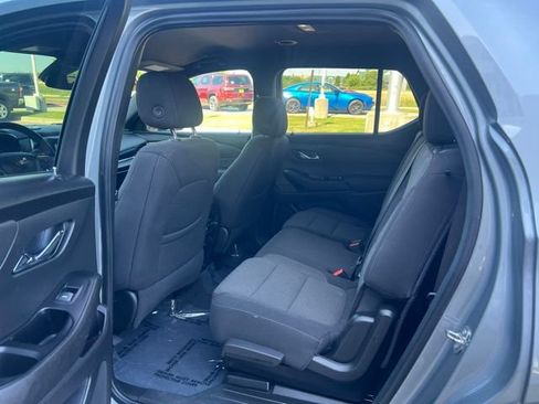 Used 2023 Chevrolet Traverse LT FWD image 17