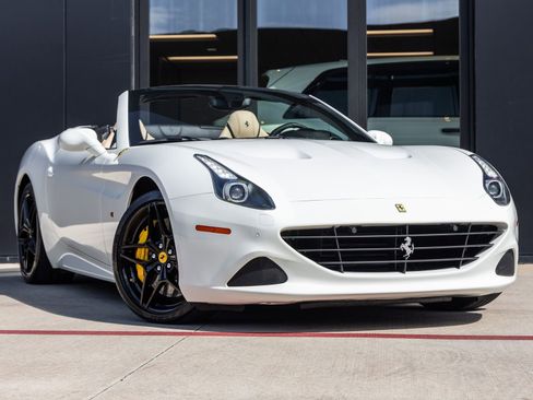 Used 2015 Ferrari California T RWD image 2