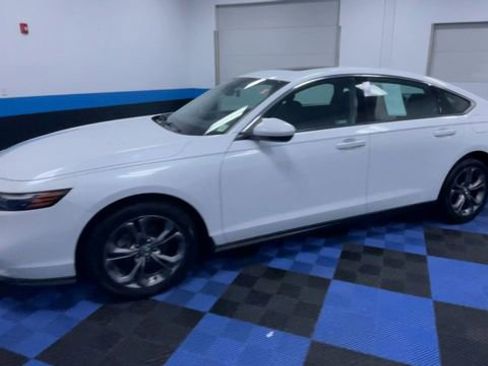 Certified 2023 Honda Accord EX image 5