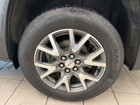 Used 2022 GMC Acadia SLE w/ Driver Convenience Package image 11