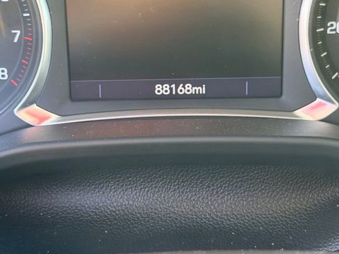 Used 2021 GMC Acadia SLT w/ LPO, Floor Liner Package FWD image 9