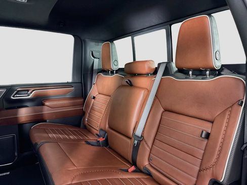 New 2026 GMC Sierra 3500 Denali Ultimate w/ LPO, Black Badging Package AWD/4WD image 25
