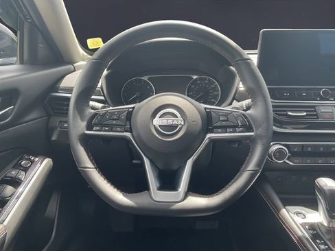 Used 2024 Nissan Altima 2.5 SR w/ SR Premium Package AWD/4WD image 12