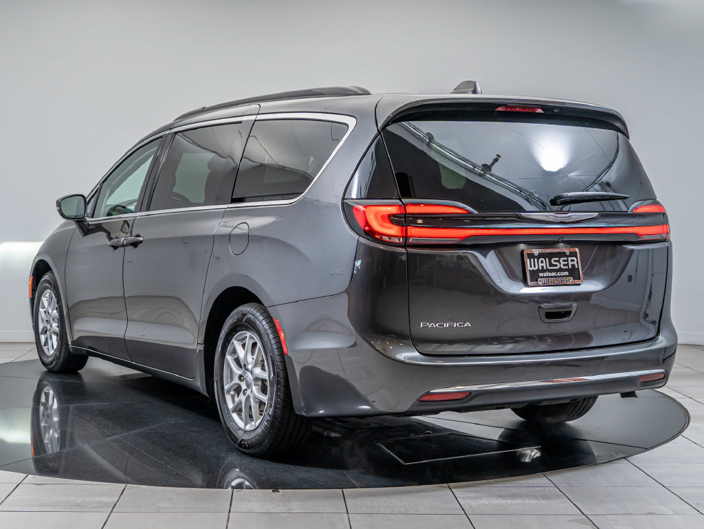 Used 2022 Chrysler Pacifica Touring-L FWD image 6