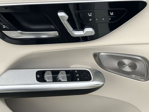 Used 2024 Mercedes-Benz GLC 300 4MATIC image 15