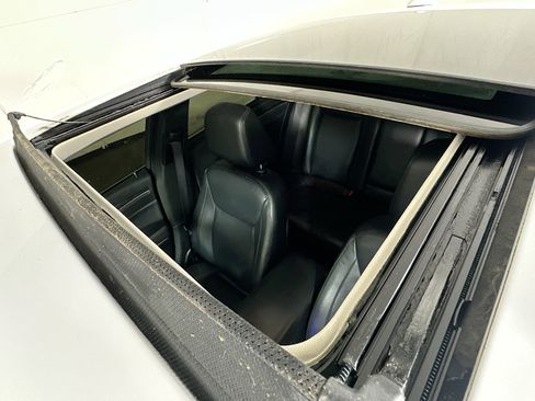 Used 2016 Chrysler 300 Limited image 20