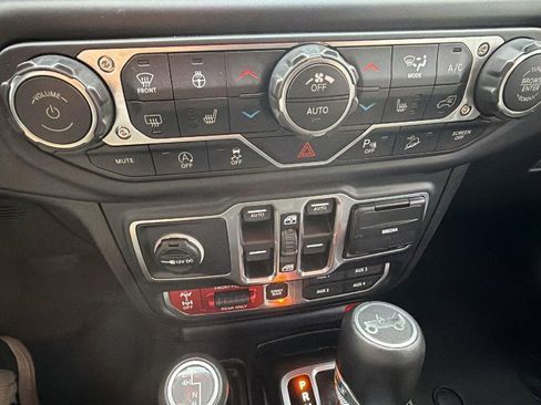 Used 2018 Jeep Wrangler Unlimited Rubicon AWD/4WD image 31