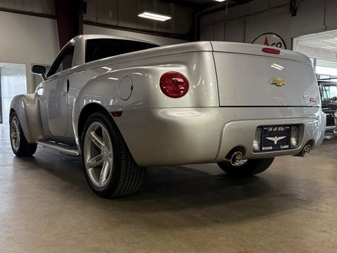 Used 2004 Chevrolet SSR w/ Preferred Equipment Group image 14