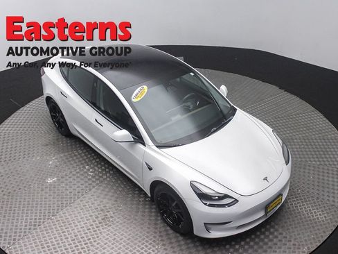 Used 2022 Tesla Model 3 Long Range AWD/4WD image 3