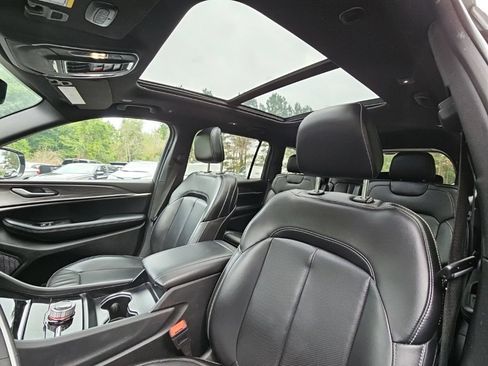 Used 2024 Jeep Grand Cherokee L Limited w/ Luxury Tech Group II AWD/4WD image 10