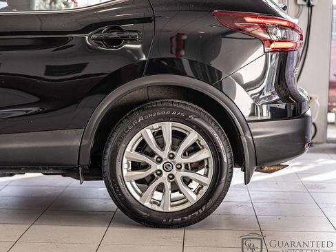 Used 2021 Nissan Rogue Sport SV image 9