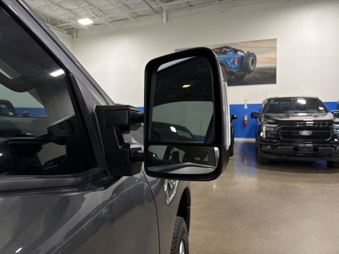 Used 2024 Nissan Titan SV w/ SV Convenience Package AWD/4WD image 15