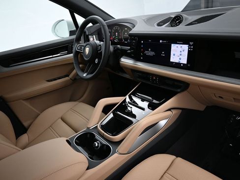 Certified 2026 Porsche Cayenne E-Hybrid image 33