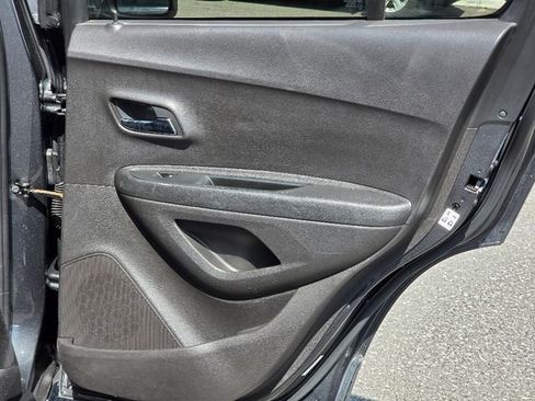Used 2018 Chevrolet Trax LT w/ Sun & Sound Package FWD image 16