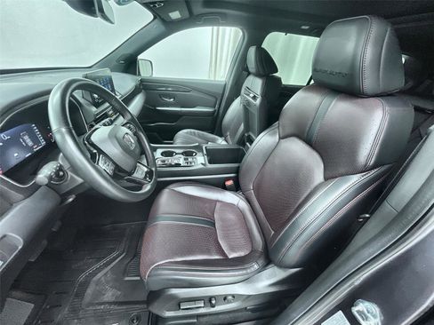 Certified 2025 Honda Pilot Black Edition image 18