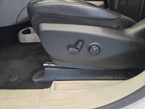 Used 2022 Chrysler Pacifica Touring-L FWD image 15