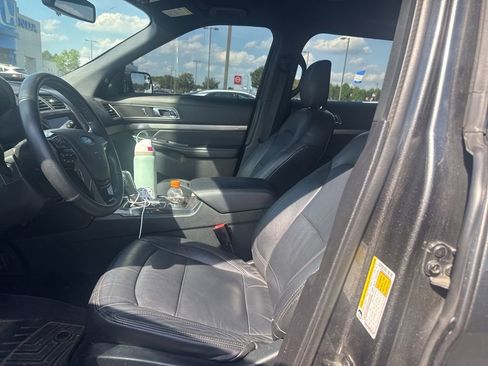 Used 2018 Ford Explorer XLT w/ Equipment Group 201A AWD/4WD image 5