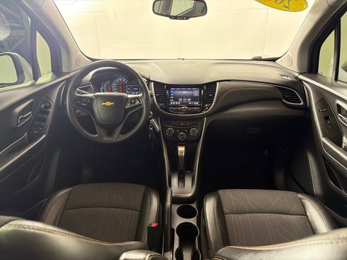 Used 2021 Chevrolet Trax LT FWD image 24