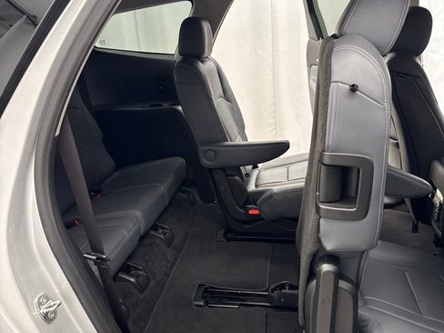 Used 2021 Buick Enclave Essence FWD image 35