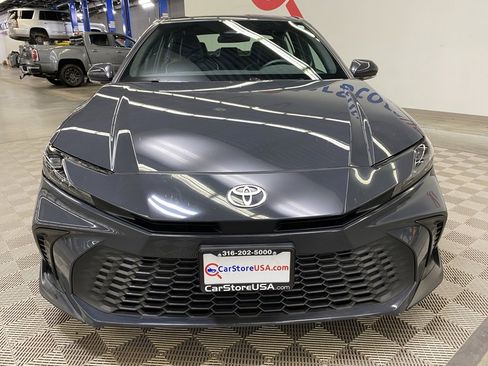 Used 2025 Toyota Camry SE image 4