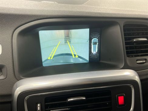 Used 2017 Volvo V60 T6 R-Design Platinum image 15