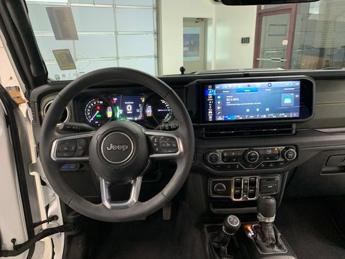 Used 2024 Jeep Wrangler High Altitude AWD/4WD image 5