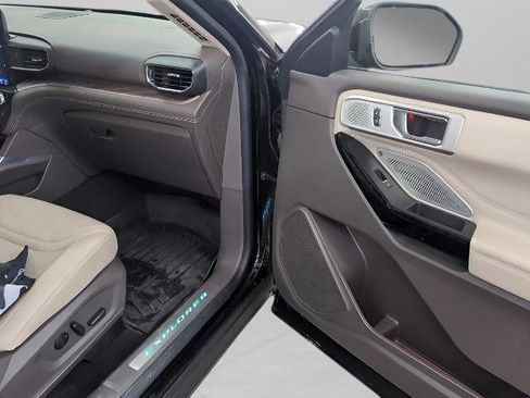 Used 2022 Ford Explorer Platinum w/ Equipment Group 601A image 24