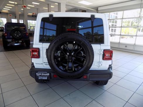 Certified 2025 Jeep Wrangler Unlimited Sahara w/ Safety Group AWD/4WD image 7