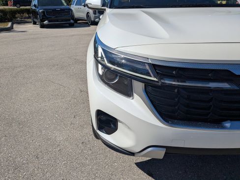 Certified 2025 Kia Seltos EX w/ EX Sunroof Package image 12