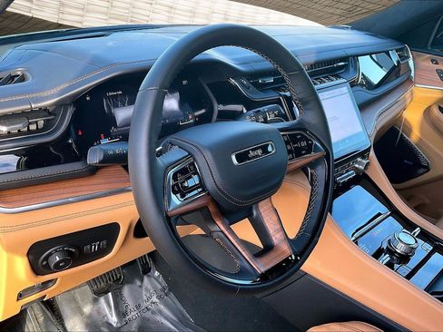 New 2025 Jeep Grand Cherokee Summit image 7