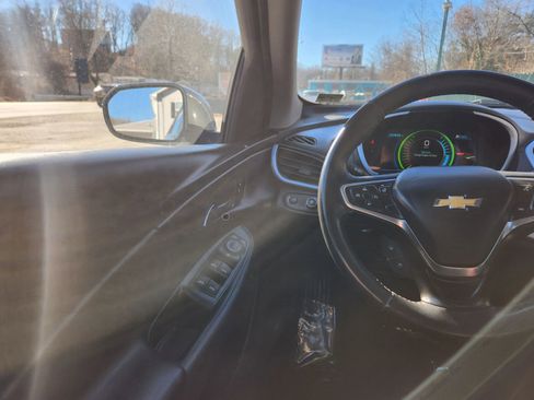 Used 2017 Chevrolet Volt LT w/ Comfort Package image 32