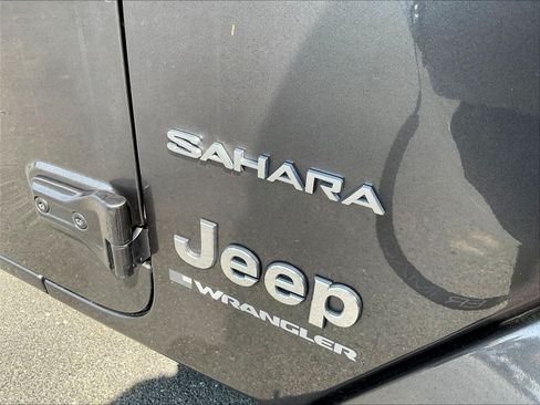 Used 2023 Jeep Wrangler Unlimited Sahara AWD/4WD image 24