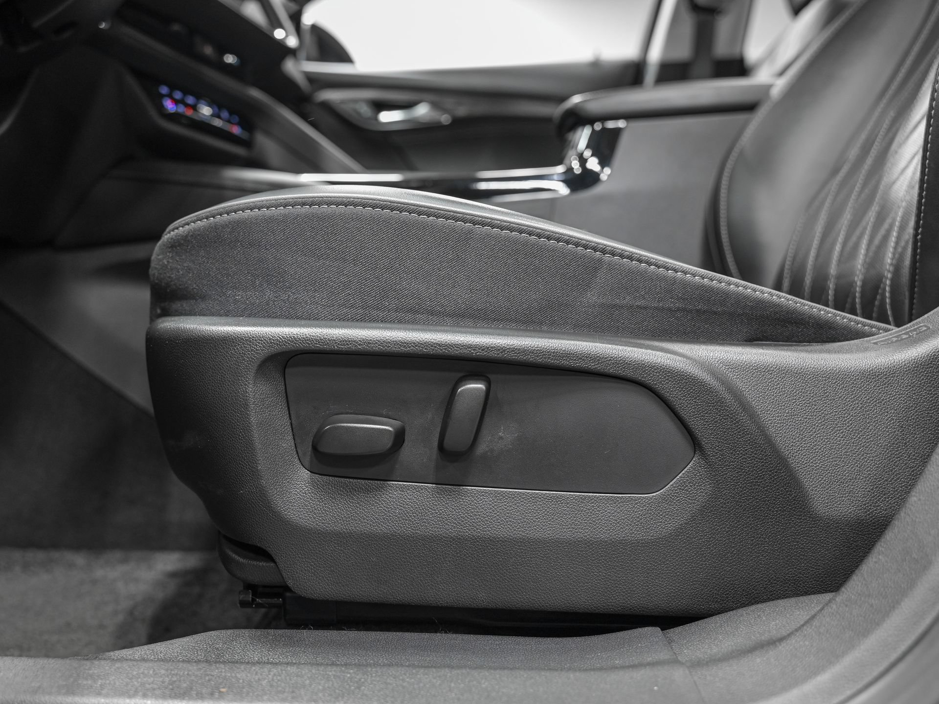 Used 2023 Buick Envision Avenir AWD/4WD image 14