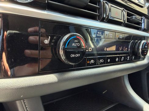 Used 2024 Nissan Pathfinder SV image 28