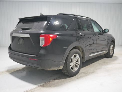 Certified 2022 Ford Explorer XLT image 5