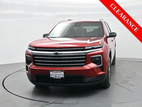 Used 2025 Chevrolet Traverse LT w/ Driver Confidence Package image 3