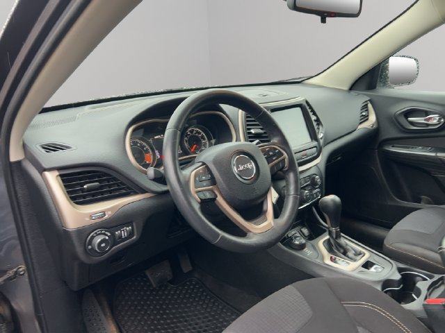Used 2015 Jeep Cherokee Latitude w/ Cold Weather Group AWD/4WD image 36