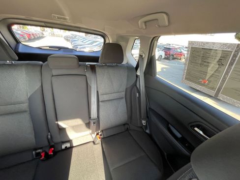 Used 2025 Nissan Rogue SV image 39