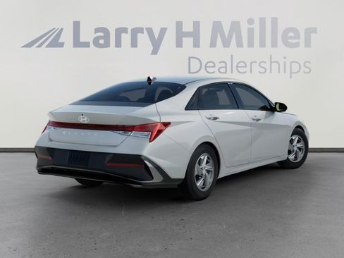 New 2026 Hyundai Elantra SE FWD image 4