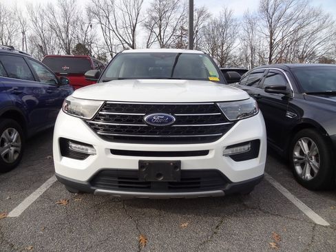 Certified 2020 Ford Explorer XLT w/ Equipment Group 202A image 2