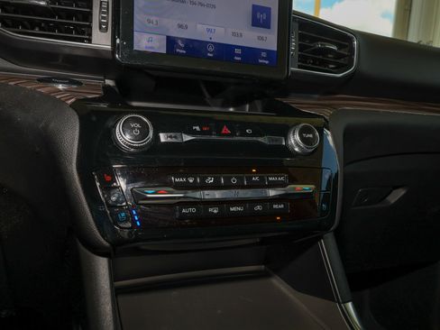 Used 2023 Ford Explorer Limited w/ Equipment Group 301A RWD image 15