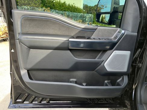 Used 2025 Ford F350 Platinum w/ FX4 Off-Road Package image 28